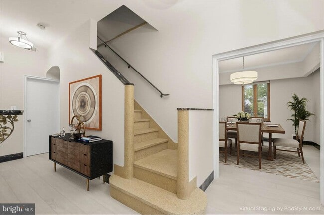 entrance foyer - 3007 Oliver St NW