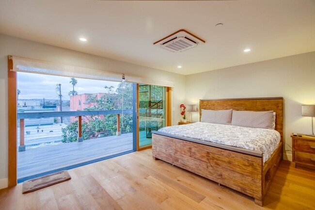 Photo - 747 Island Ct