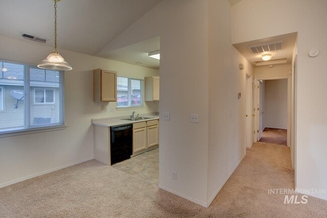 Photo - 511 W State St