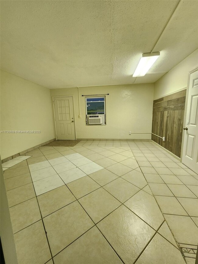 Photo - 4133 Commercial Dr Unit 4135