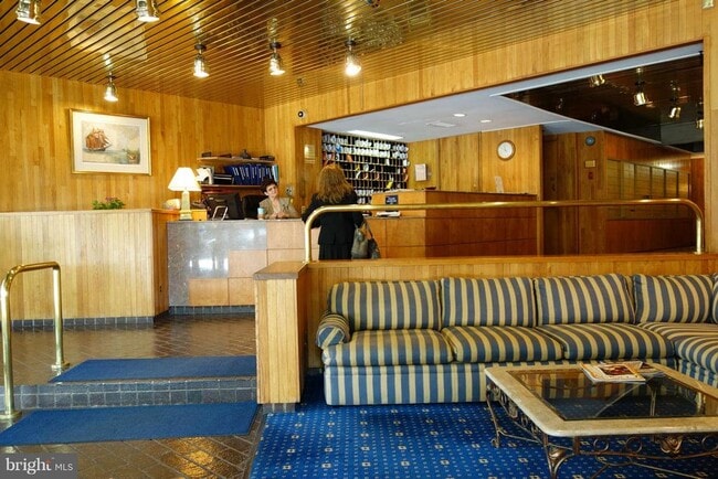 Building Photo - 801 N Pitt St Unit 702