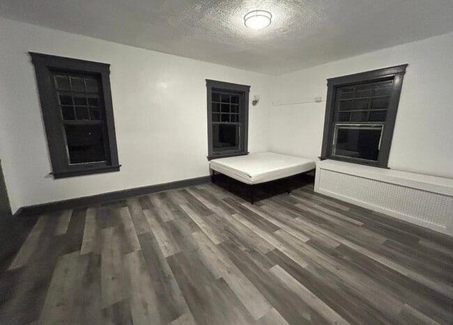 Photo - 142 Oak St Unit 1