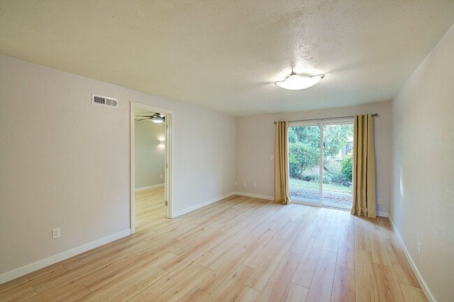 Photo - 2Bd/1.75Ba Kirkland Townhouse