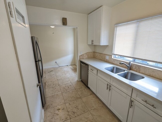 Photo - 11230 Hortense St Unidad Apt 5