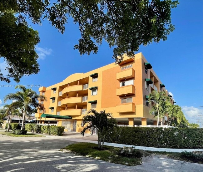 Building Photo - 2441 SW 31st Ave Unit 302 Rental
