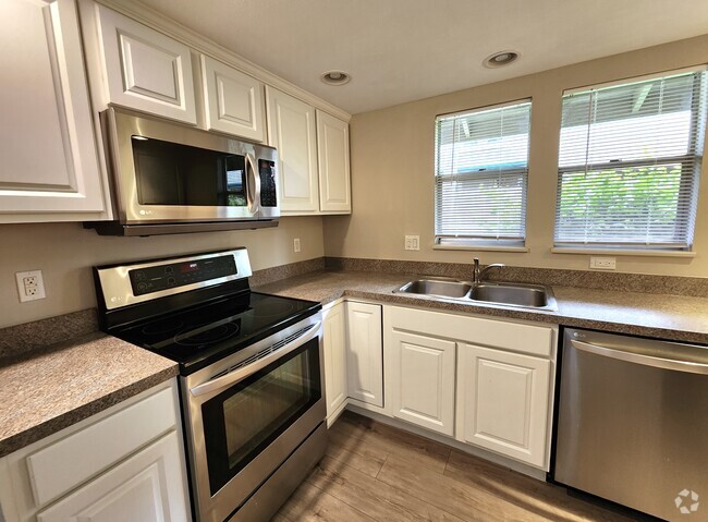 Building Photo - 5908 S Willow Way Rental