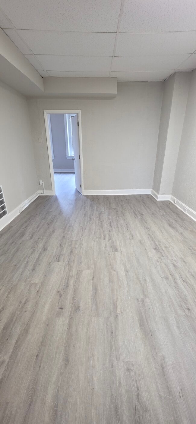 Building Photo - 1513 Edmondson Ave Unit Apt 3