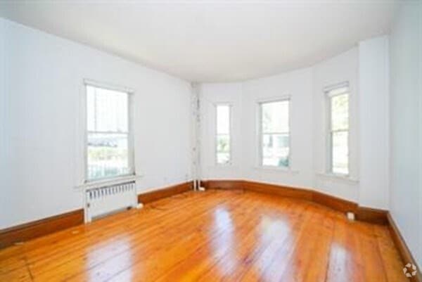 Building Photo - 170 Pleasant St Unit 1 Rental