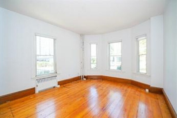 Photo - 170 Pleasant St Unidad 1 Rental