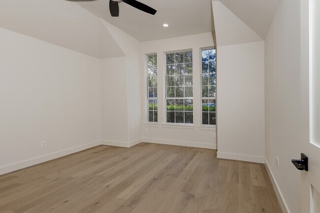 Photo - 310 Leafsage Ct