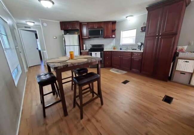 Photo - 9646 St Clair Rd