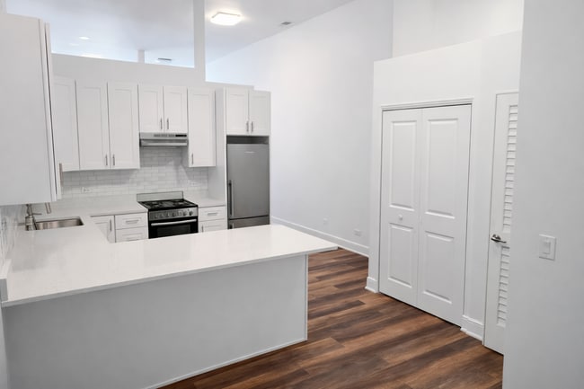 Photo - 1533 N Western Ave Unidad 1