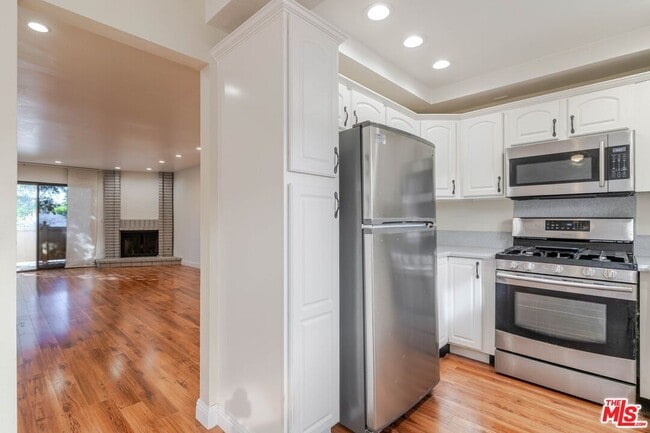 Photo - 13959 Victory Blvd