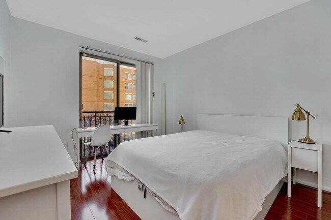 Photo - 24 Ave at Port Imperial Unidad 208