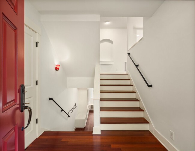 Photo - 4bd/3.5ba Kirkland House
