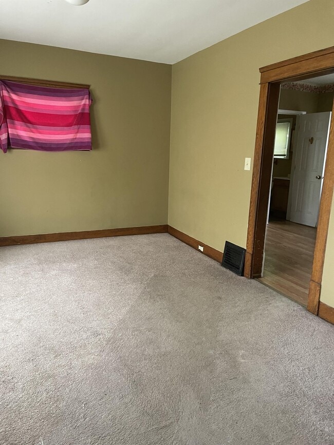 Photo - 218 Para Ave