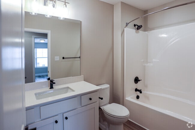 3 BR, 2.5 BA - 1,516SF