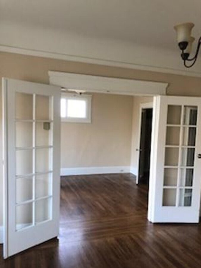 french doors - 4726 Cabrillo St Unidad 1