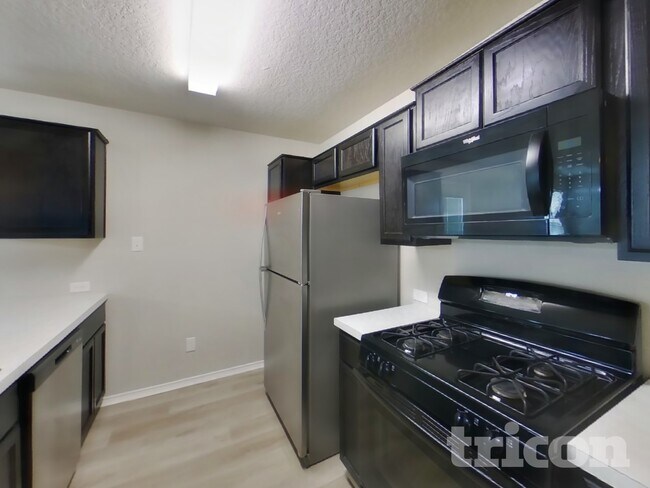 Photo - 9726 Marbach Gdn