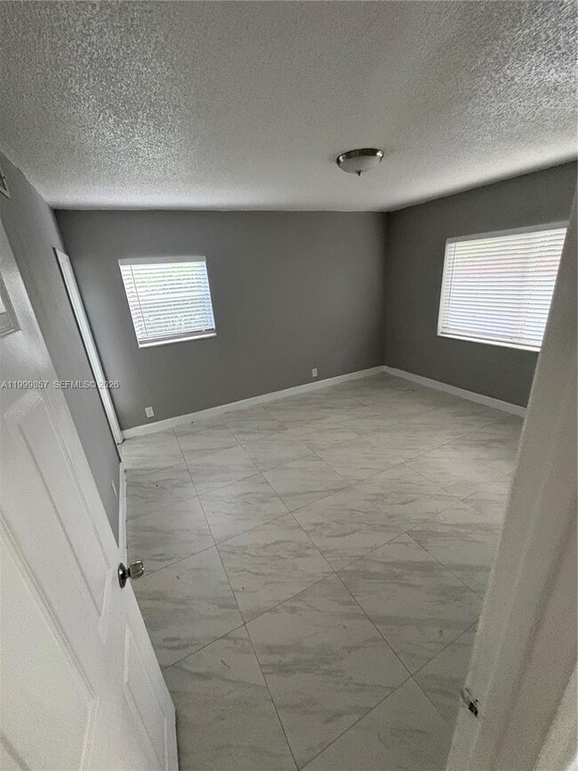 Photo - 3901 NW 9th Ave Unidad 2