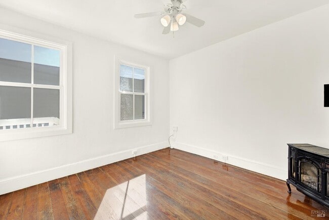 Photo - 520 Indian Aly