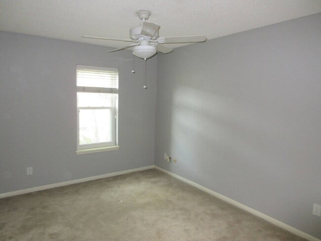 This charming 3-bedroom, 2.5-bath townhome in Memorial Club!