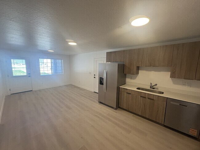 Photo - 1103 Sawmill Blvd E