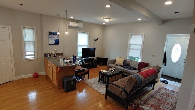 Photo - 33 Eastburn St