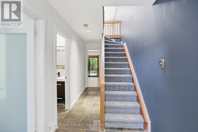 Photo - 585 Oxbow Crescent