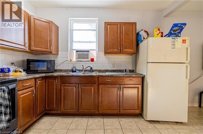 Photo - 113 Brant Ave