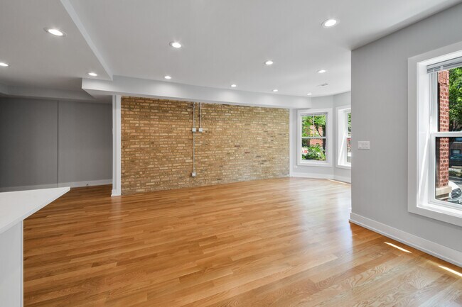 Photo - 4624 N Ashland Ave Unit S1