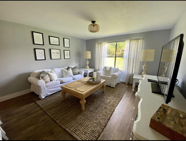 Photo - 13055 Albright Ct Unidad 17 Rental