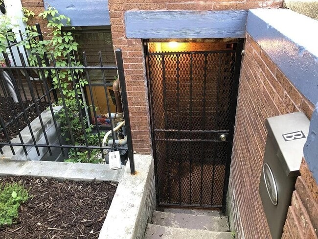 2907 13th St NW Unit 2