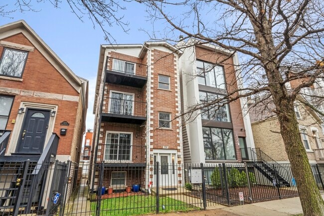 Building Photo - 2318 N Hamilton Ave Unit 3