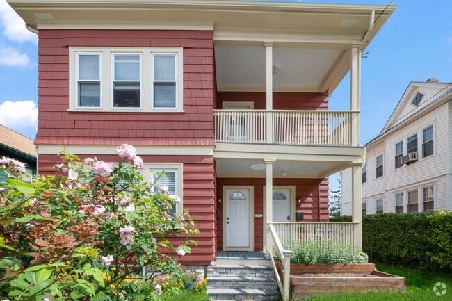 Building Photo - 84 Rochambeau Ave Rental