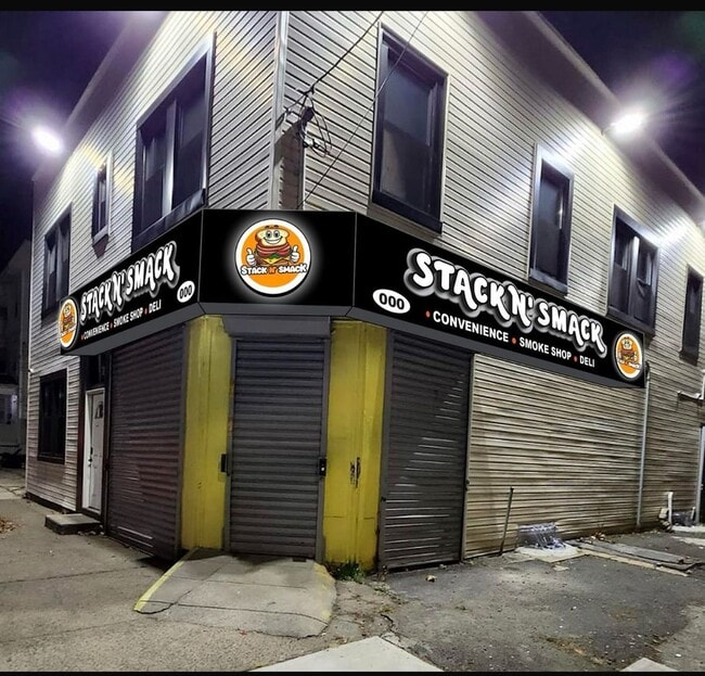 Building Photo - 566-568 Hawthorne Ave