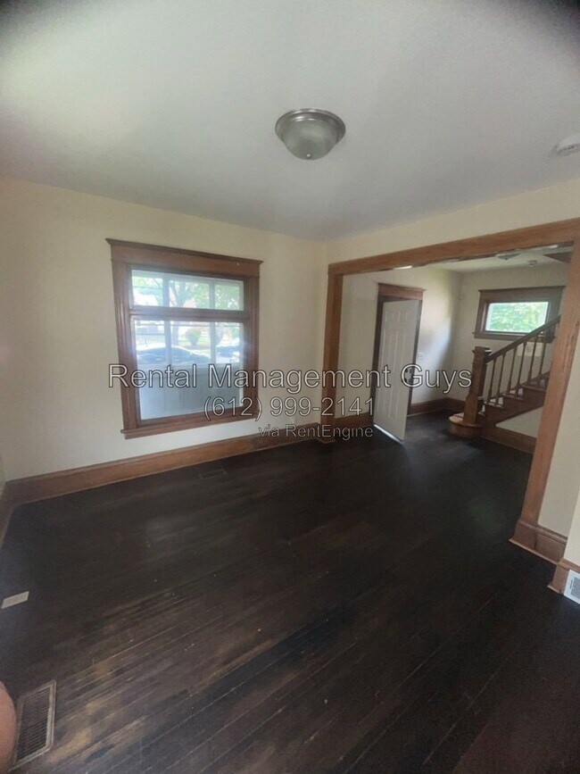 Photo - 1914 Russell Ave N
