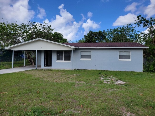 Building Photo - Three-Bedroom Home Near the Chain of Lakes