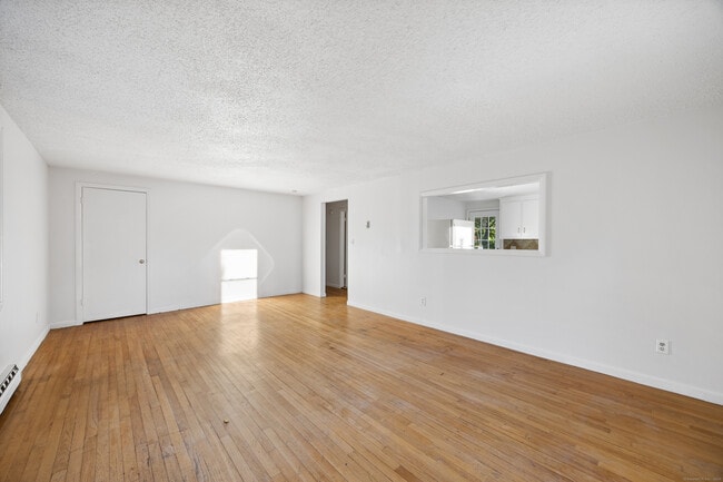 Photo - 84 Whittier Ave Unidad 2nd Fl