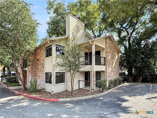 Building Photo - 421 W San Antonio St Unit A4 Rental