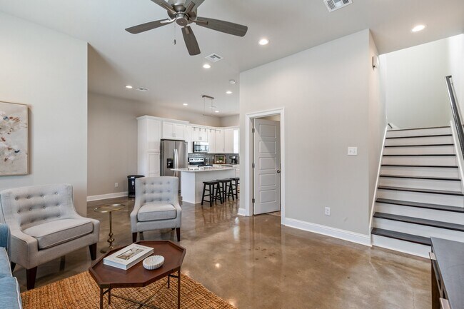 203 Firethorn Dr