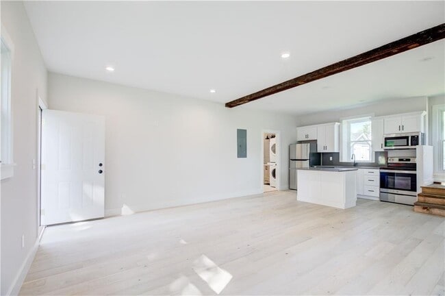 Photo - 556 E Main Rd