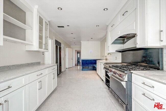 2200 Outpost Dr