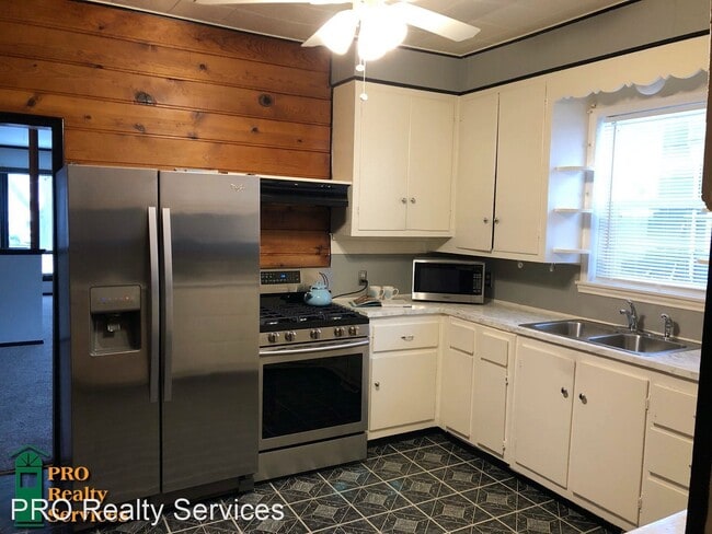 2 br, 1 bath House - 727 Geranium Ave E - 2 br, 1 bath House - 727 Geranium Ave E