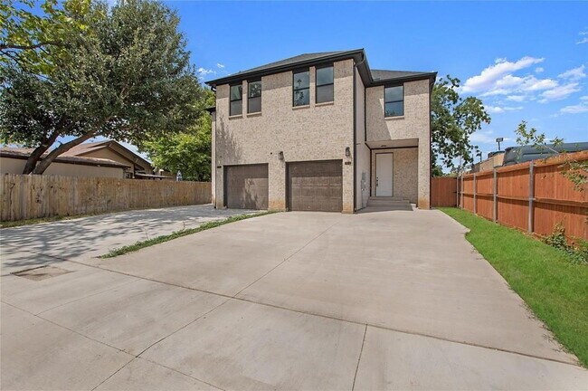 Building Photo - Newer duplex in Dallas