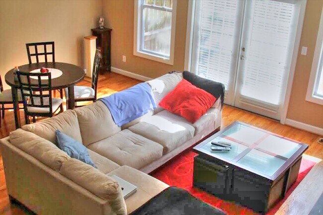 Photo - Beautiful 3 Bedroom / 2.5 Bathroom Townhome - Available End of June!