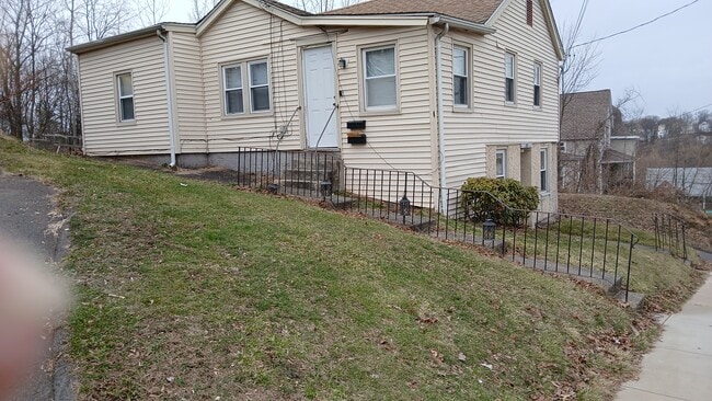 Building Photo - 252 Clark St Unit 1