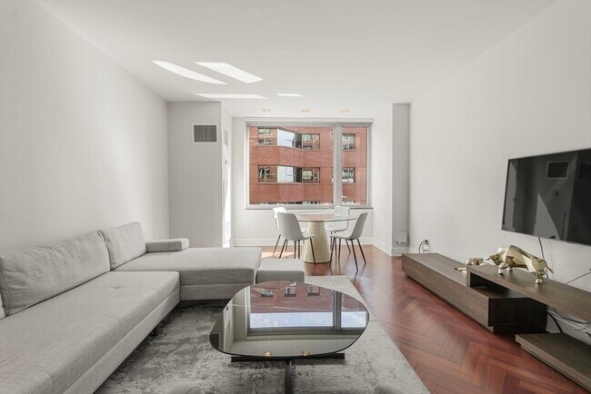 Building Photo - 1 Charles St S Unit 805 Rental