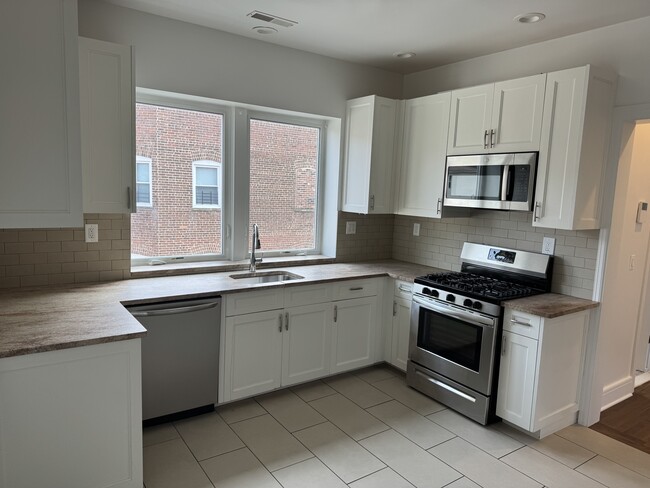 Building Photo - 513 Fifth Ave Rental