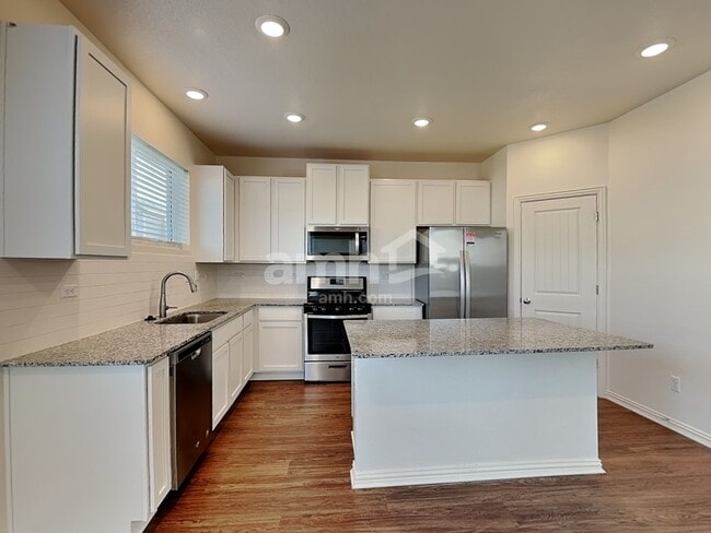 2741 Meadowood Heights